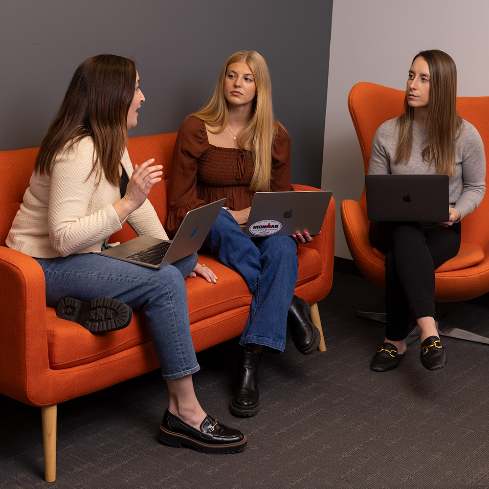 Project Management Team Discussion